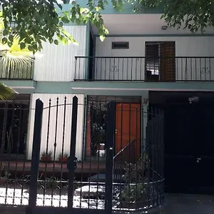 https://quinta-house.hotelsmendoza.com
